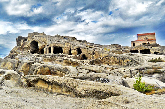 Уплисцихе - древний пещерный город